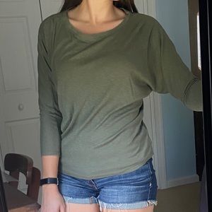 Green 3/4 sleeve top